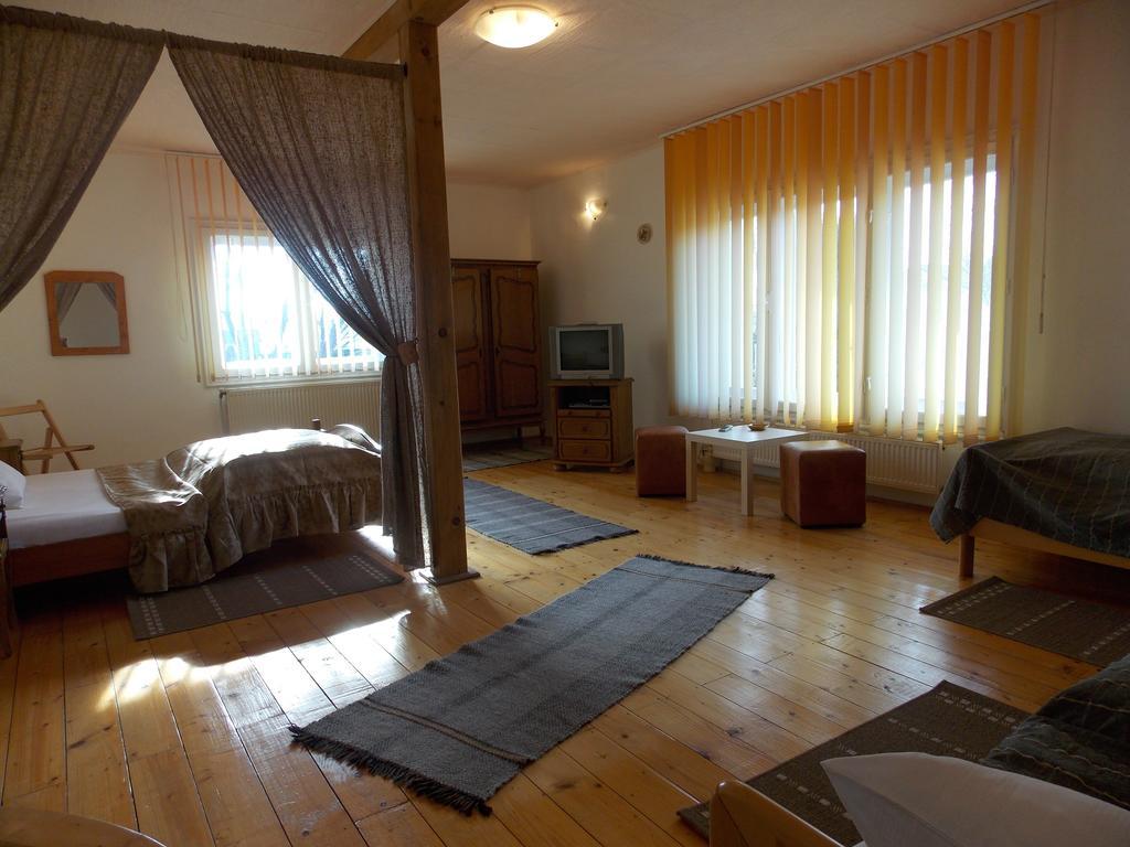 Casa Fortyogo Tîrgu Secuiesc Habitación foto