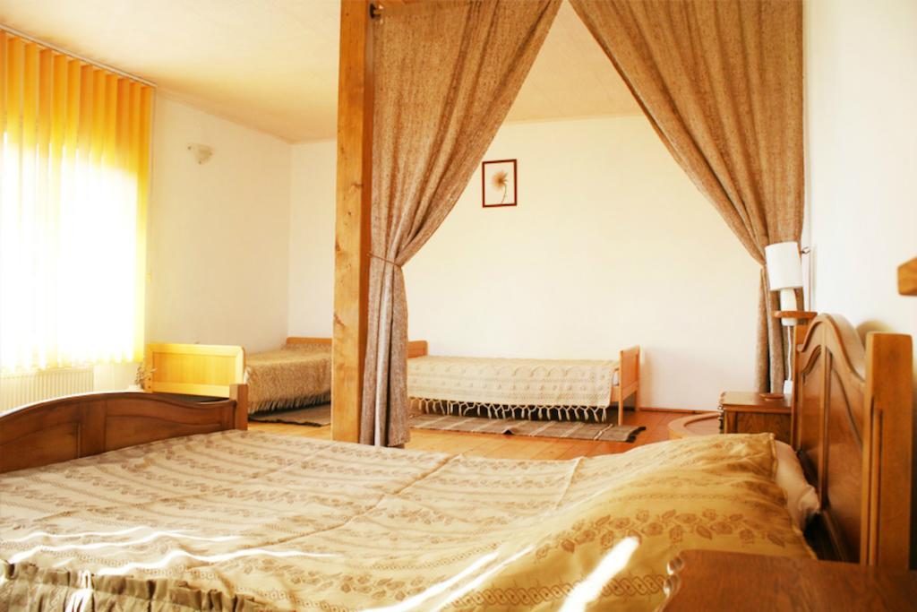 Casa Fortyogo Tîrgu Secuiesc Habitación foto